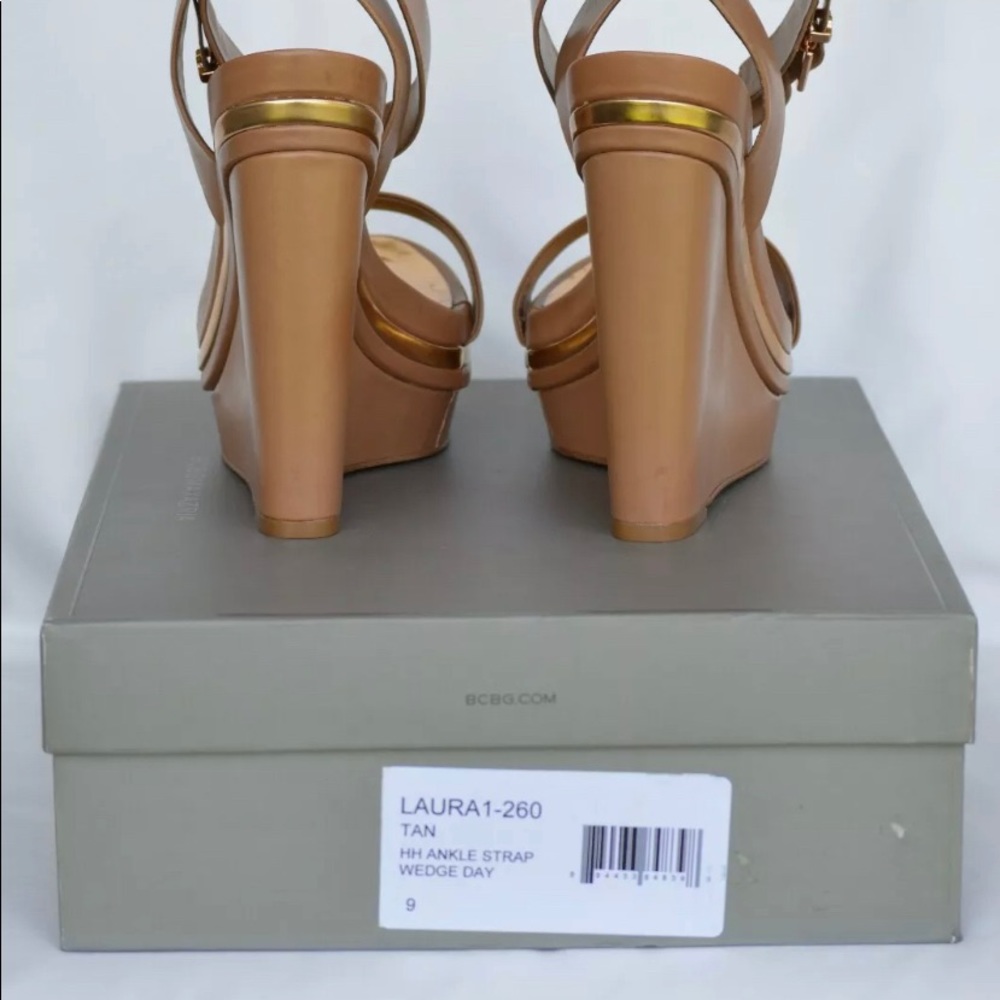 NWB BCBG  Platform Wedge  Sandals 9M Tan Orig $250 - Picture 5 of 11